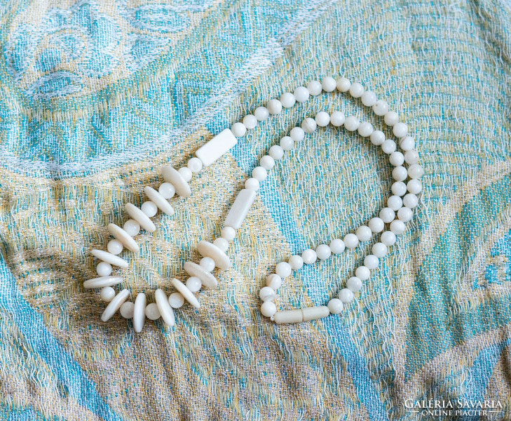 Necklace, jewelry made of mother-of-pearl pieces