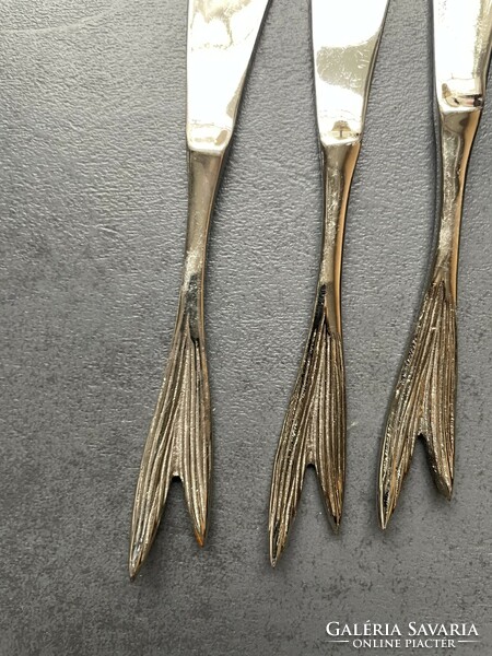 Nice set of 4 butter knives with a fish tail