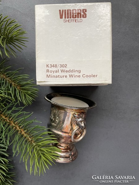 Gyűjtői angol Royal Wedding emléktárgy - mini ezüstözött borhűtő kehely, Made by Viners of Sheffield