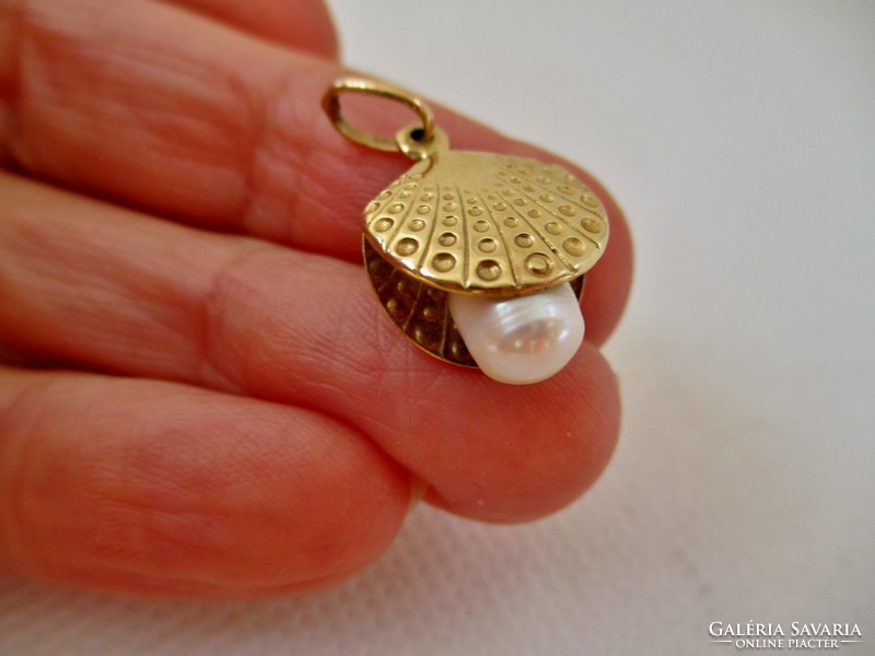 Nice old gold shell pendant, with a real pearl inside, 14kt