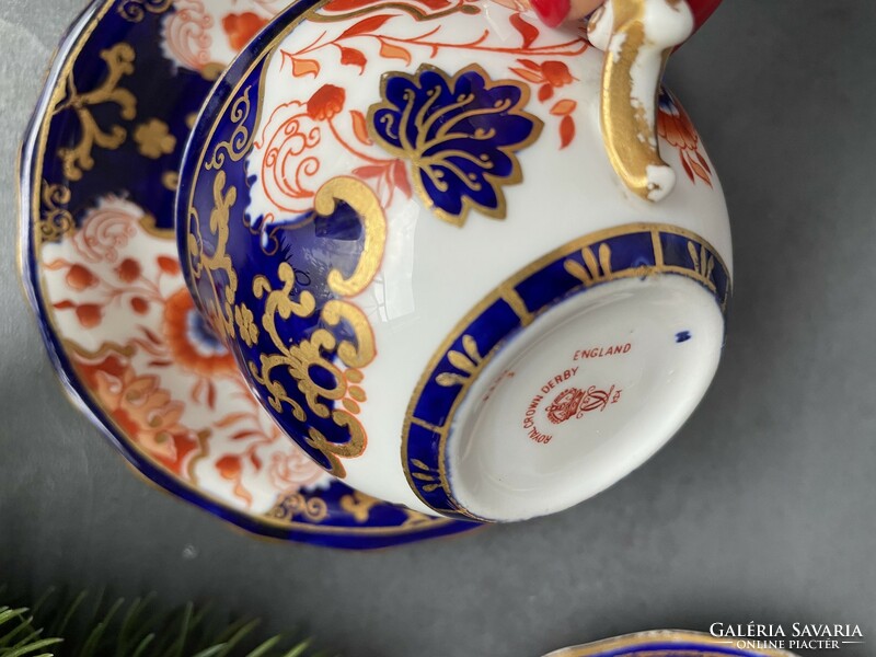 Kézzel festett Imari mintás Royal Crown Derby porcelán csésze pár és kistányérok