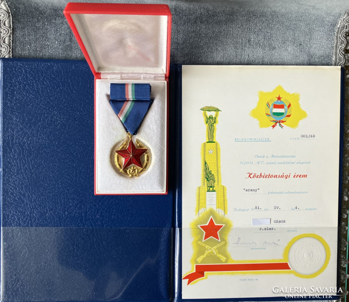 Közbiztonsági Érem arany fokozat kitüntetés miniatűrrel dobozában adományozó dokumentummal