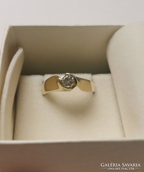 Caprice gold ring (18k) with diamonds