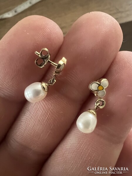 Children's gold earrings with real pearls