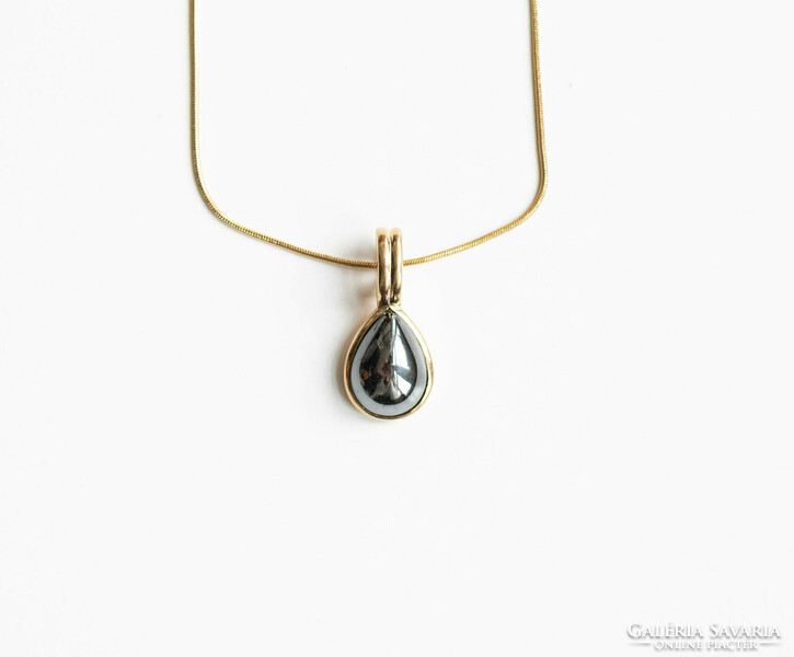 Magnetic pendant that can be attached to a string of pearls - with an openable hanging part - with a hematite effect stone