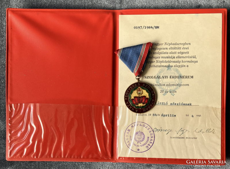 Szolgálati Érdemérem 20 év után kitüntetés adományozó dokumentummal