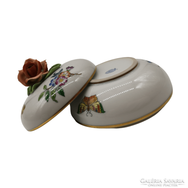 Bonbonier with Victoria pattern from Herend with rose decoration on top m01480