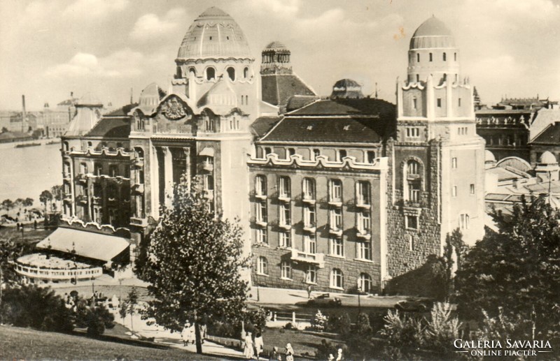 Bp - 096 Budapest walk, Gellért hostel (postal clean)