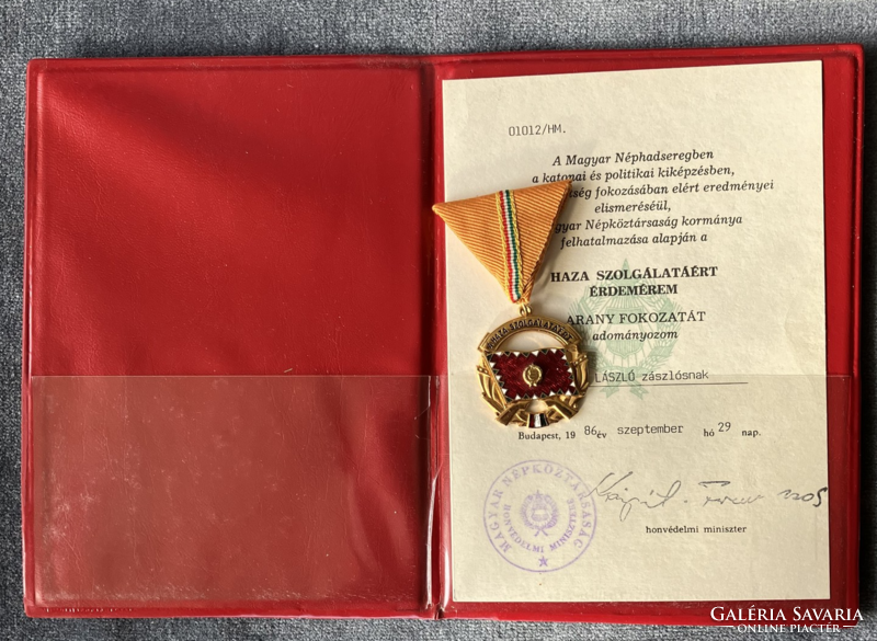A Haza Szolgálatáért Érdemérem arany fokozat kitüntetés adományozó dokumentummal