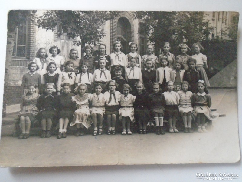 D199443 Április 4. téri Általános Iskola, Újpest  - Katicabogár Szövetség  - 1951-52  sok sok névvel