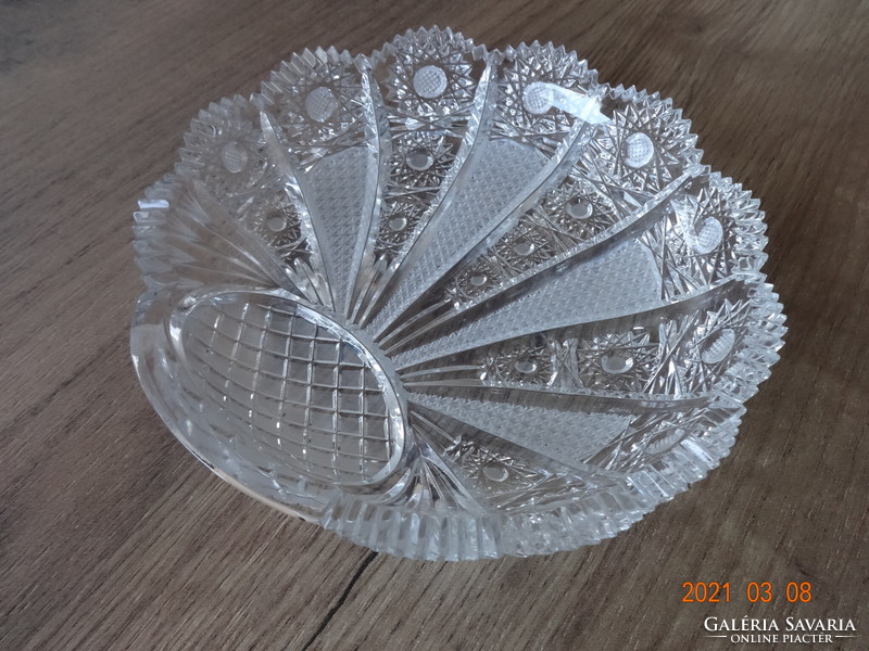 Beautiful, richly polished crystal bowl, offering