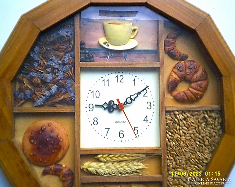 Battery powered kitchen wall clock (accurate)