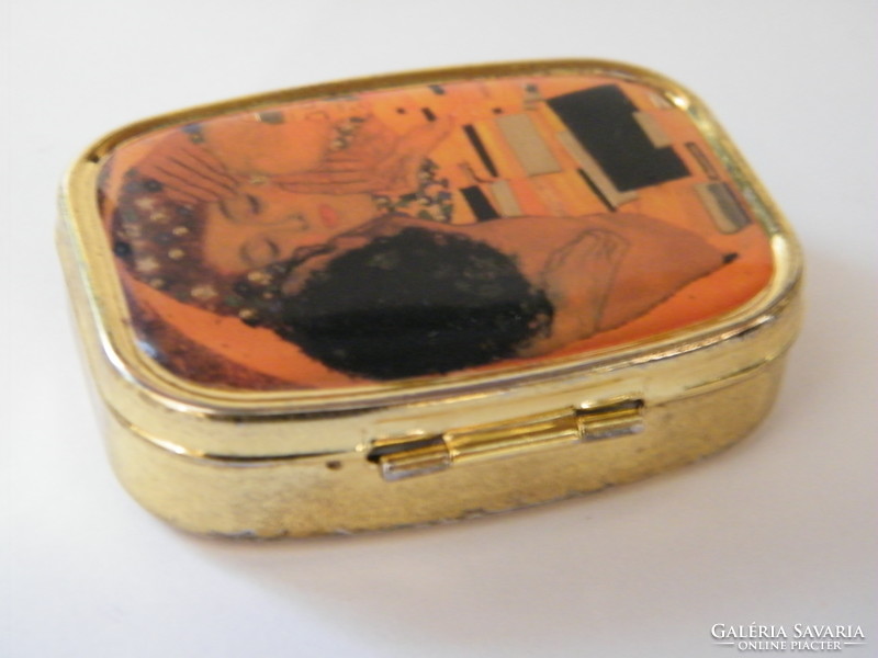 Small medicine box with Klimt kiss pattern top, box