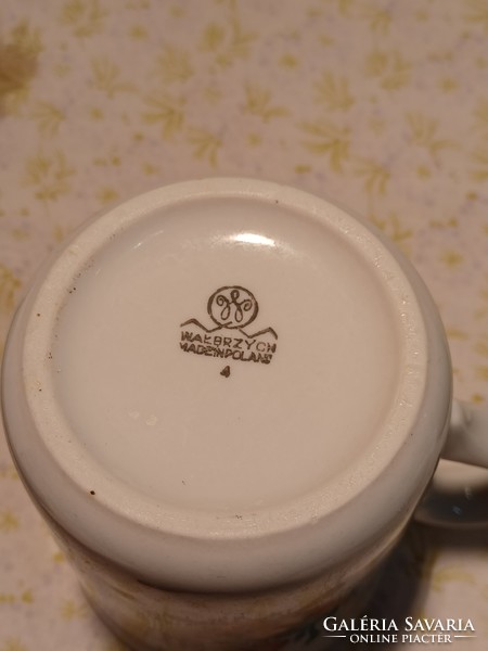 Porcelain tea mug with raspberry pattern -marked
