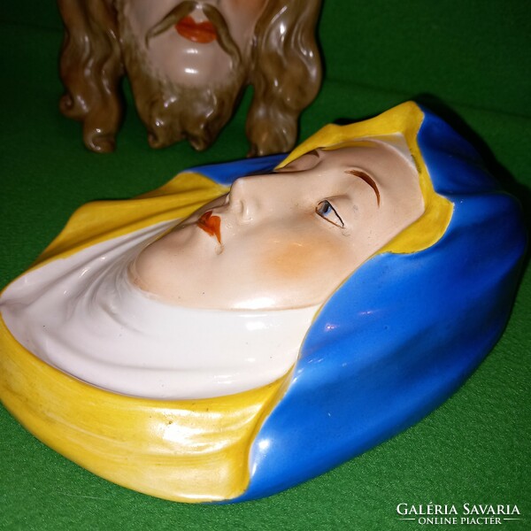Jézus  + Mária  párban. Régi, sorszámozott, porcelán falidísz, figura. Vallási kegytárgy.