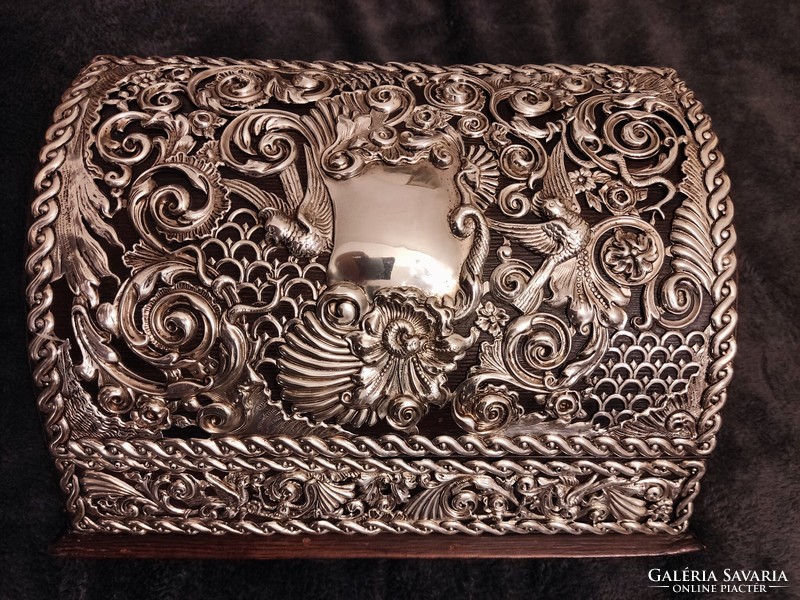 Victorian letter box, silver, 1898, London, for sale with moiré silk lining.