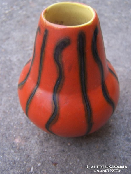 Pond head small vase, black lines on orange background, inside yellow glaze year of manufacture: 1960 size :, 11 h g