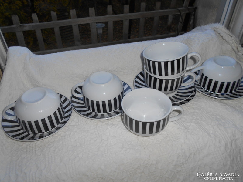 6 cups + 5 saucers - larger coffee size - the price applies to the whole op-art pattern