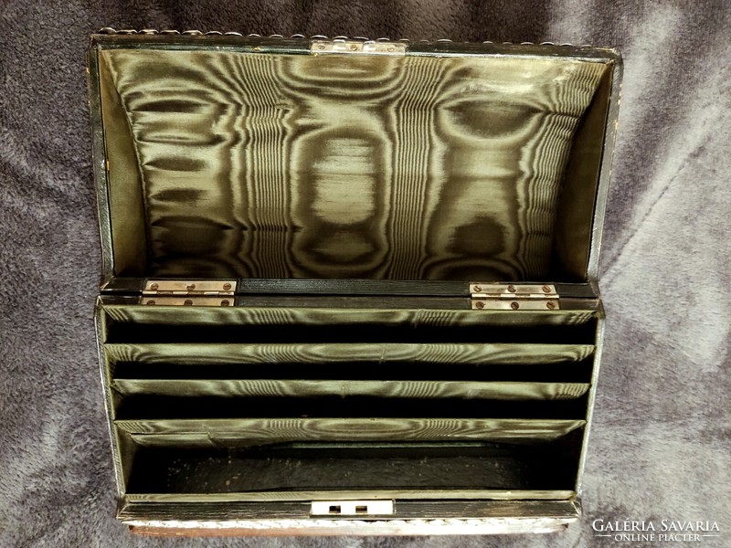 Viktoriánus levéltartó doboz, ezüst, 1898, London, moiré selyem béléssel eladó.