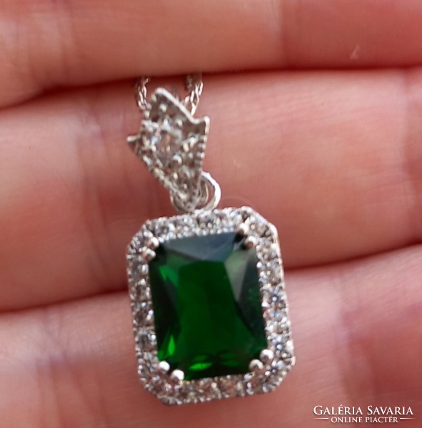 Silver-plated green rhinestone necklace