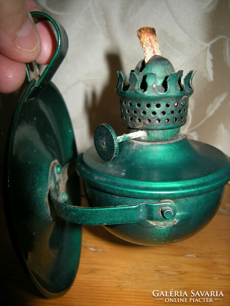 Walking small kerosene lamp without cylinder