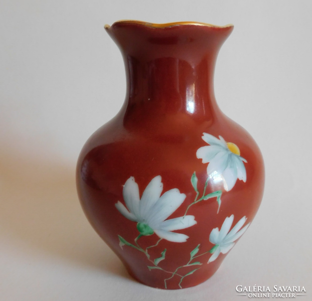 Aquincum chamomile vase - rare, entirely hand painted