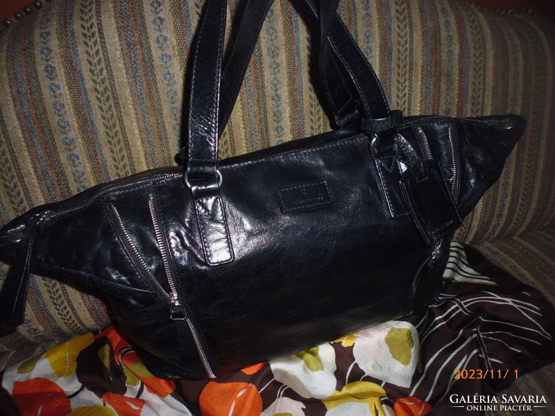 Vintage  női   Premium  Trussardi  valódi  bőr  táska .