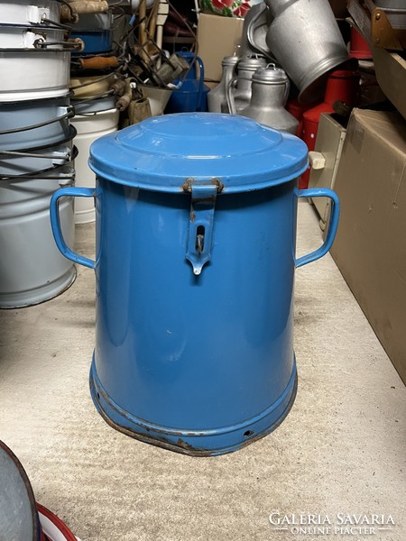 18 Liter blue enameled pail in an enameled grease bucket, peasant villager