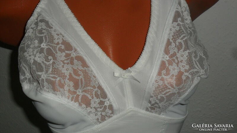 Contesa bodice size 42 c with a very strong rubber band and snaps at the bottom.