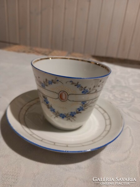 Beautiful tea cup, hand painted, 100 years old or more.