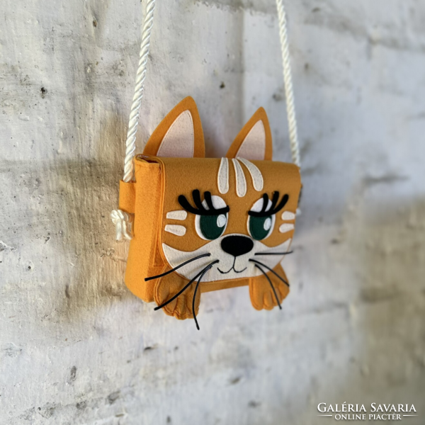 Cute kitty bag made of felt