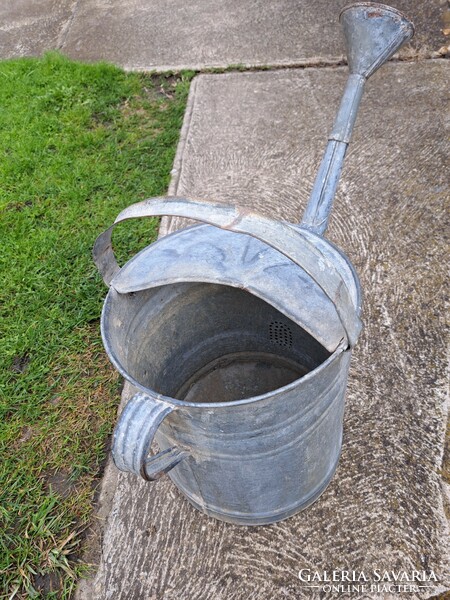 Retro tin watering can can be used as a legacy of a villager