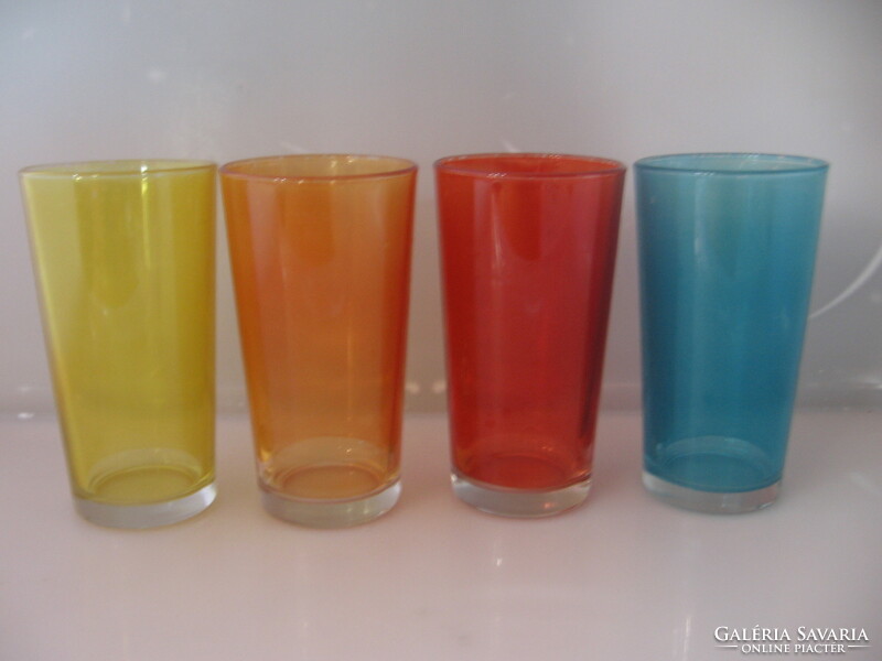 4 retro colored glasses, vase