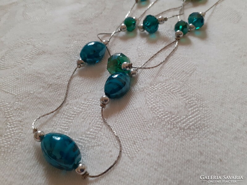 Necklace decorated with three-row polished glass and Murano pearls