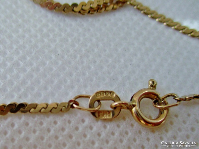 Beautiful 9kt gold necklace