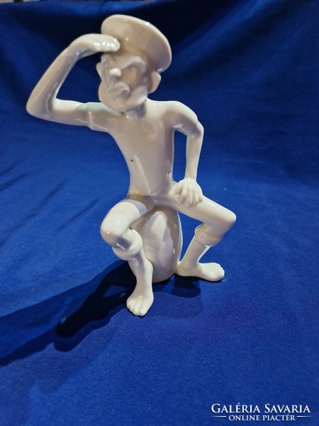 The pipe of a rare quarries (drasche) popeye sailor figure is missing