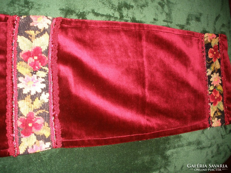 Burgundy velvet tablecloth 26 x 63 cm
