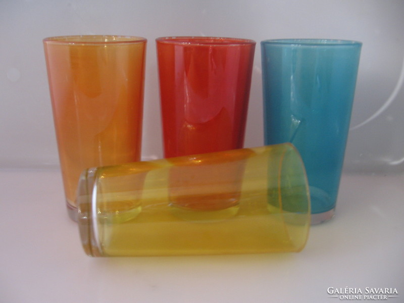 4 retro colored glasses, vase