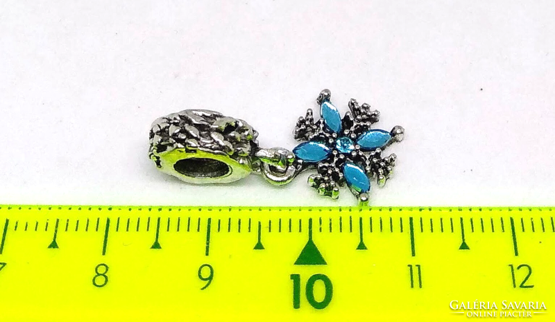 Tibetan silver snowflake charm for pandora type bracelet, necklace 94