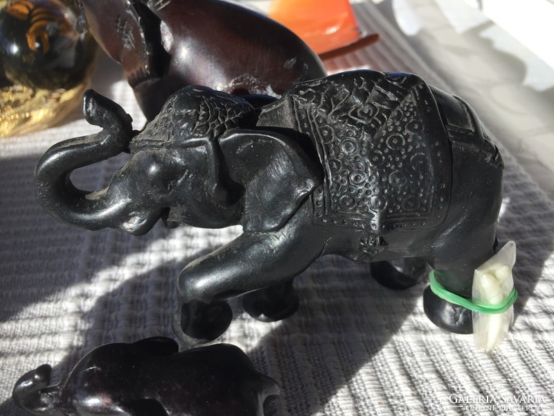 3+1 resin elephants, two small, 1 Indian, 1 damaged (301)