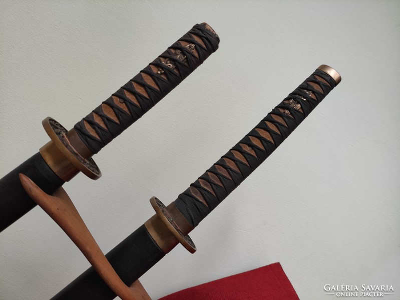 Szamuráj kard hagyományos japán katana szett fa tartóval