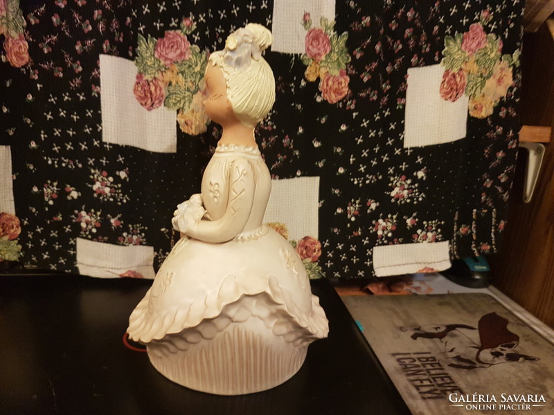 Ujj pál ceramic girl statue in good condition (large size)----bride statue----