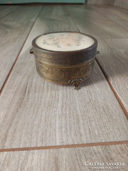 Wonderful old copper jewelry box (9.3x5.5 cm)