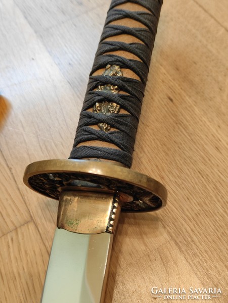 Szamuráj kard hagyományos japán katana szett fa tartóval
