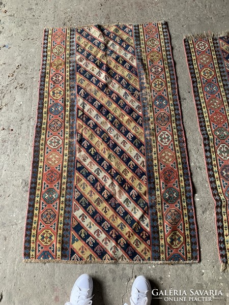Kaukázusi futó szőnyegek ritka mintával
