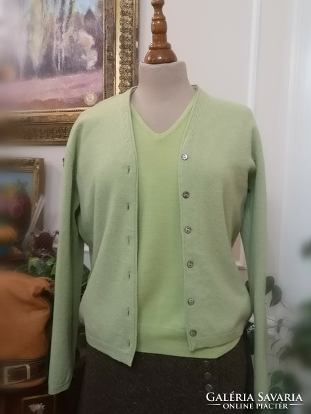 Woolovers 40-42 100% wool pistachio green cardigan with shell buttons