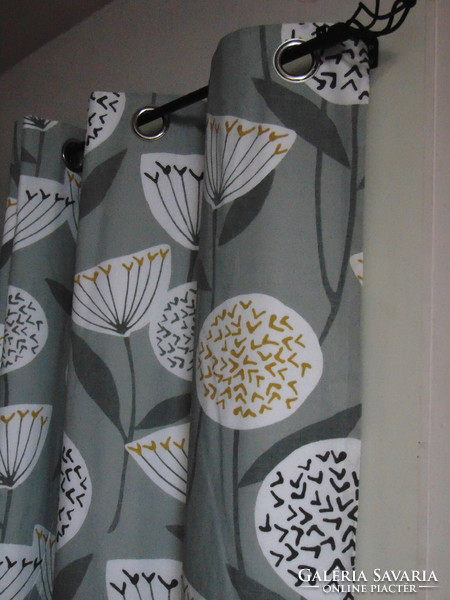 Beautiful curtain with a pair of draft-absorbing linings