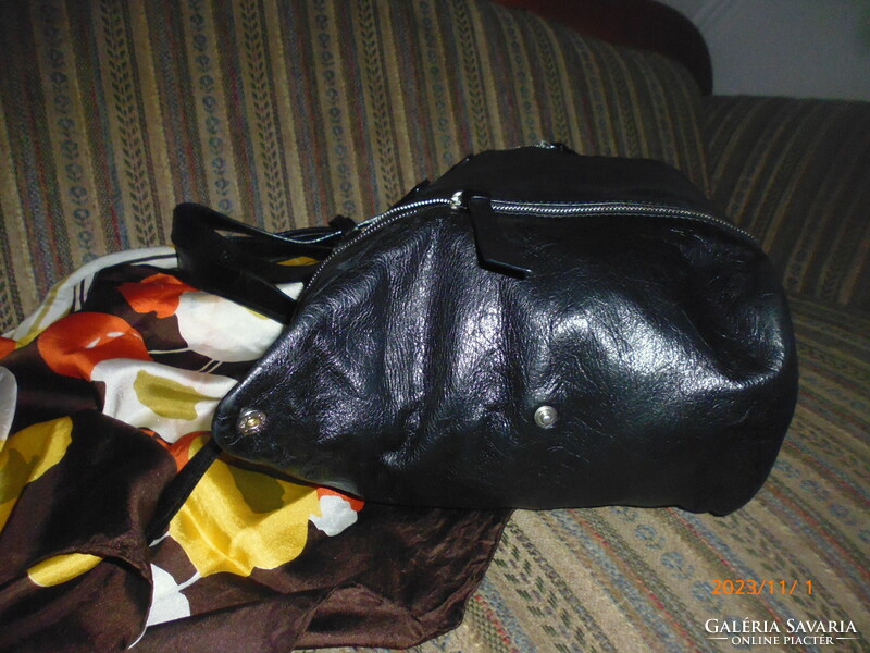 Vintage women's premium Trussardi genuine leather bag.
