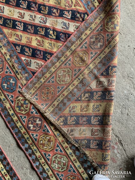 Kaukázusi futó szőnyegek ritka mintával