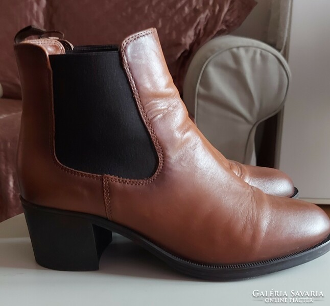 Women's brown leather ankle boots size 39